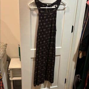Black Sleeveless Patterned Dress